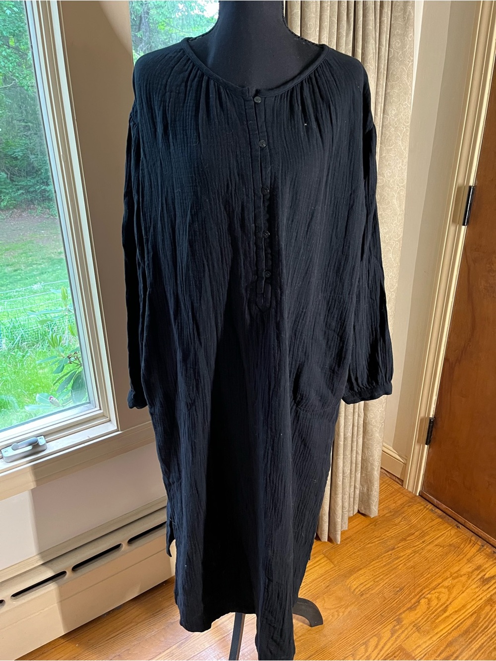 Universal Thread Black Button-Front Gauze Tunic